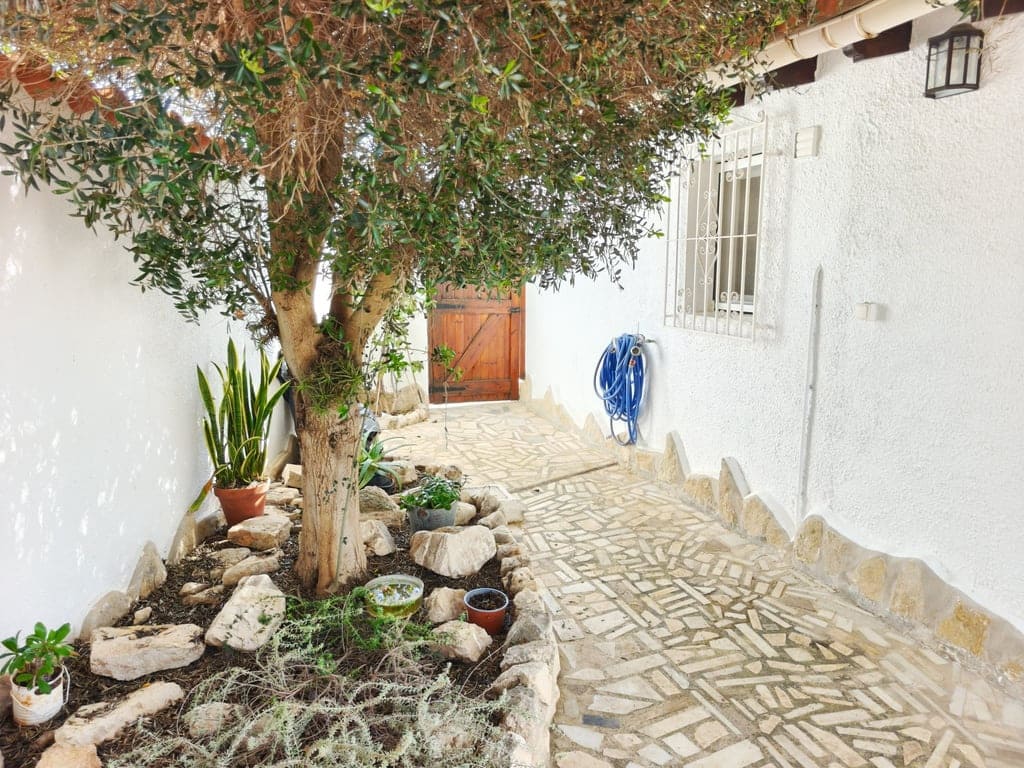 3 bedroom Villa for sale in Moraira with garage - € 399,000 (Ref: 9824221)