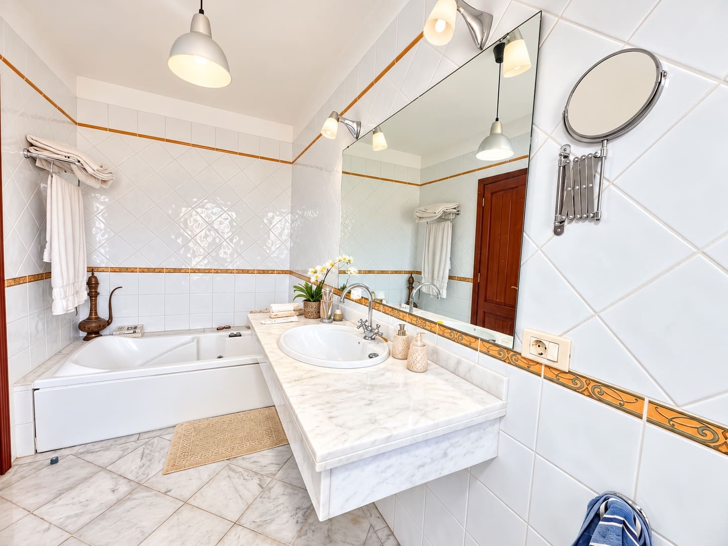 5 sypialnia Willa na sprzedaż w Chayofa z garażem - 950 000 € (Ref: 10118063)