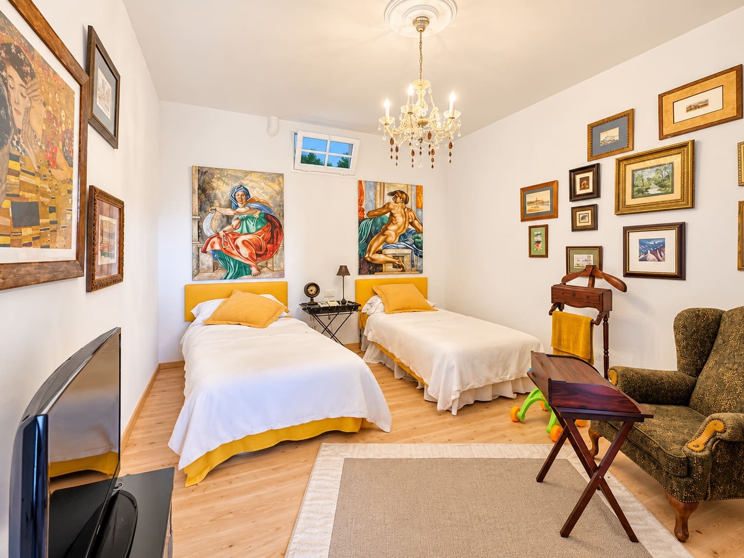 5 sypialnia Willa na sprzedaż w Chayofa z garażem - 950 000 € (Ref: 10118063)