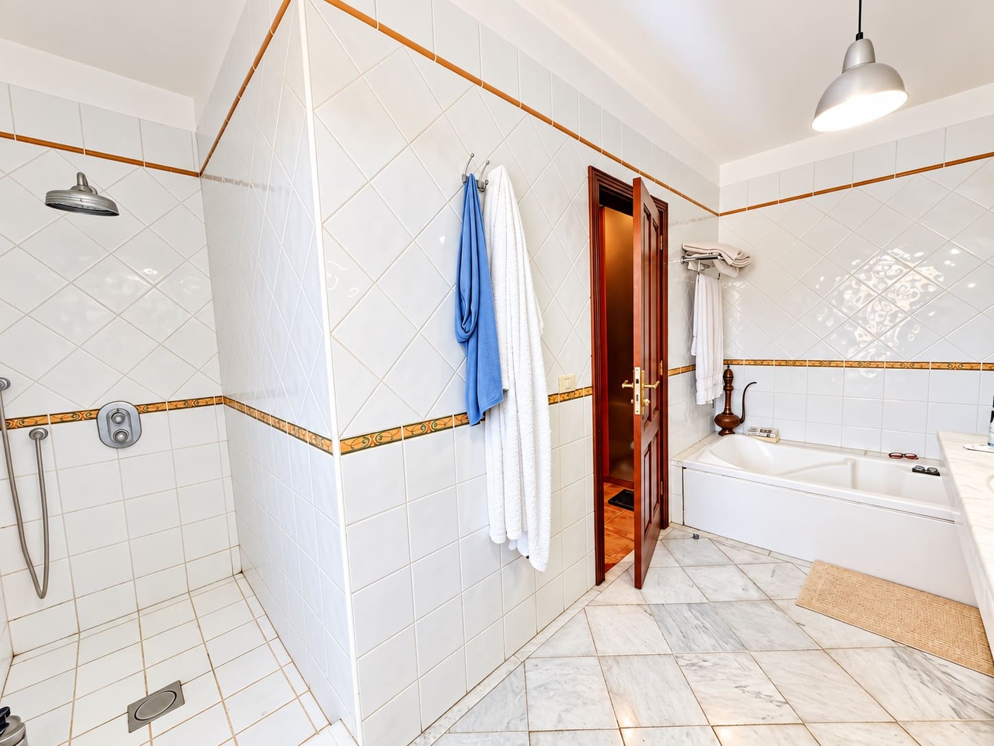 5 sypialnia Willa na sprzedaż w Chayofa z garażem - 950 000 € (Ref: 10118063)