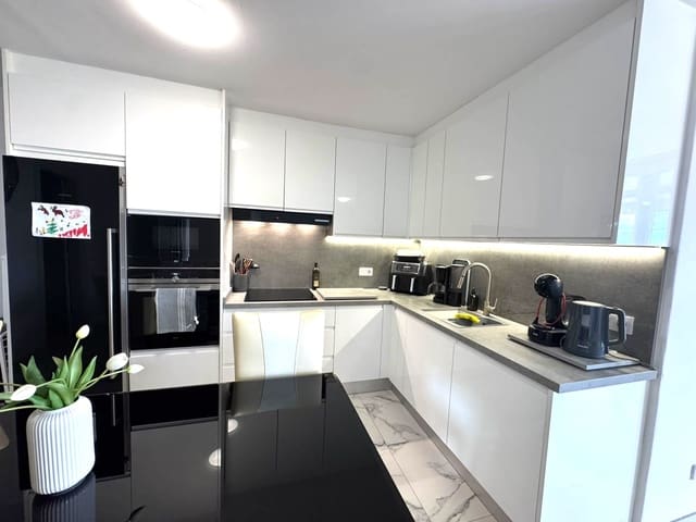 1 slaapkamer Appartement te koop in Golf del Sur, San Miguel de Abona met zwembad garage - € 235.000 (Ref: 10132197)