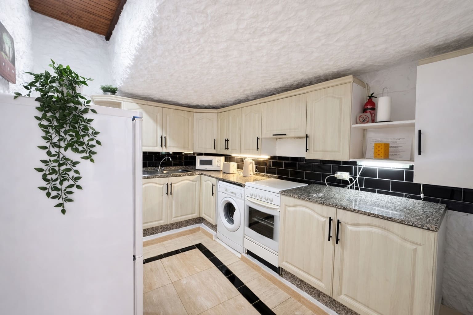 4 soveværelse Byhus til salg i San Miguel de Abona med garage - € 369.000 (Ref: 8105070)