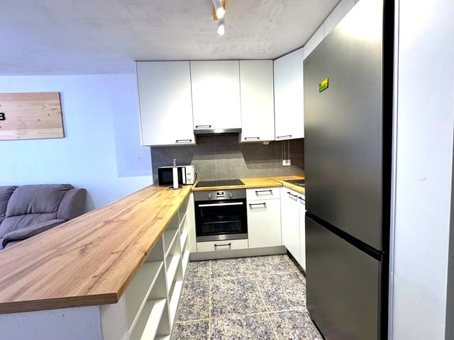3 quarto Apartamento para arrendar em Los Gigantes, Santiago del Teide com garagem - 1 075 € (Ref: 8267418)