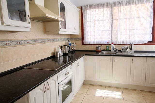 3 soverom Villa til salgs i Parque de la Reina, Arona med garasje - € 430 000 (Ref: 8399748)