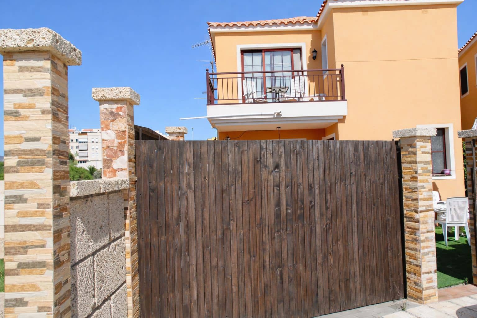 3 bedroom Villa for sale in Parque de la Reina with garage - € 430,000 (Ref: 8399748)