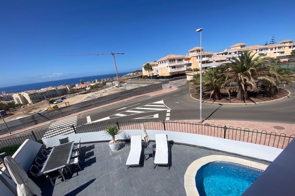 4 soveværelse Villa til salg i Los Cristianos med swimmingpool garage - € 890.000 (Ref: 8511229)