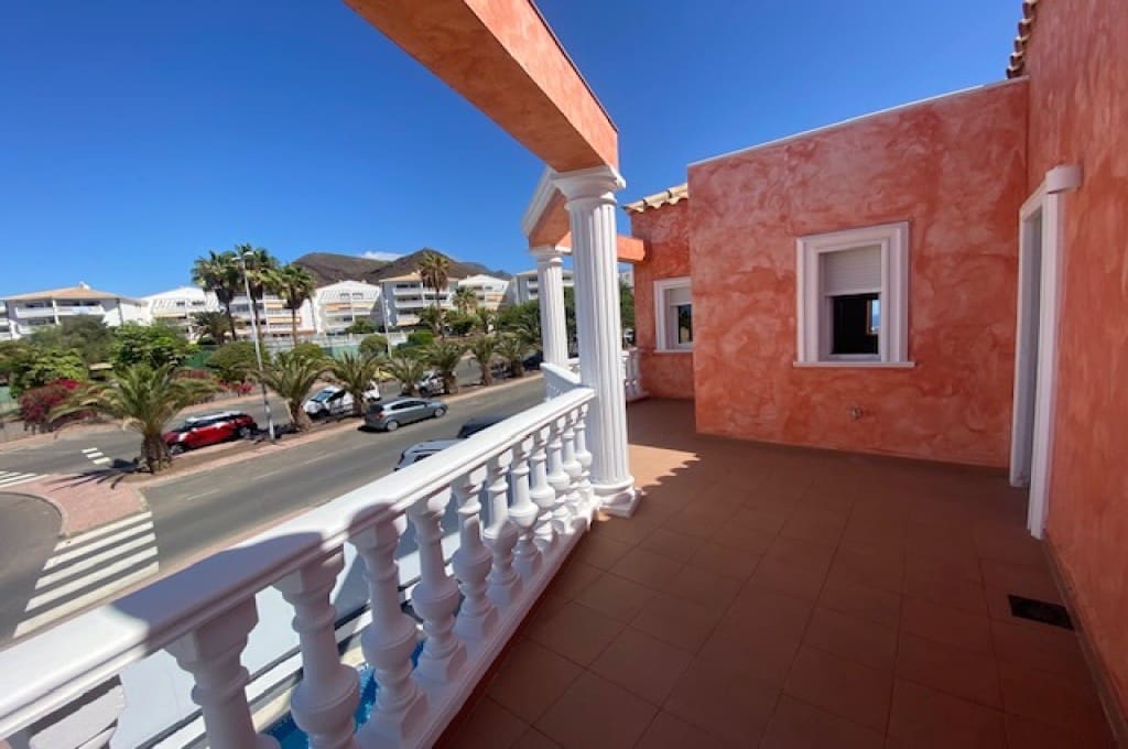 4 soveværelse Villa til salg i Los Cristianos med swimmingpool garage - € 890.000 (Ref: 8511229)