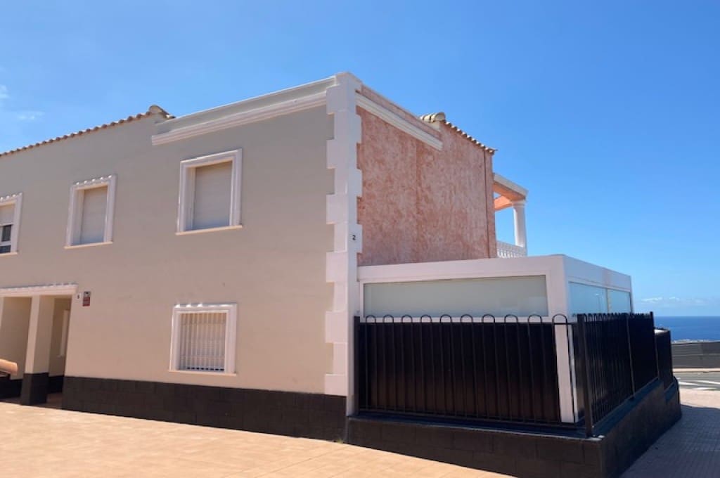 4 soveværelse Villa til salg i Los Cristianos med swimmingpool garage - € 890.000 (Ref: 8511229)