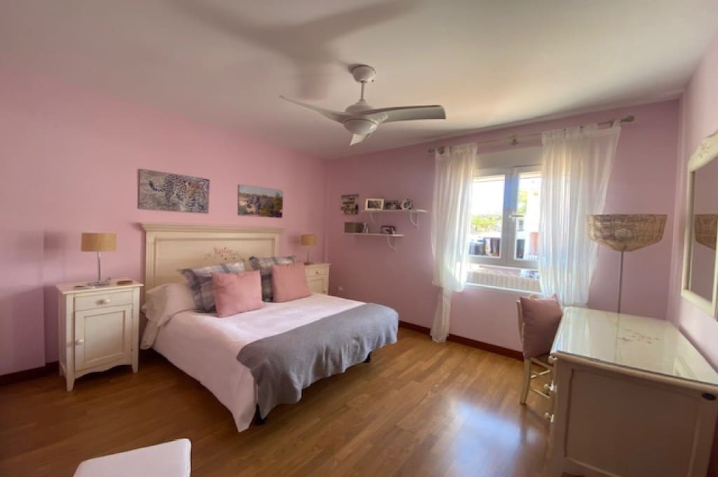 4 soveværelse Villa til salg i Los Cristianos med swimmingpool garage - € 890.000 (Ref: 8511229)