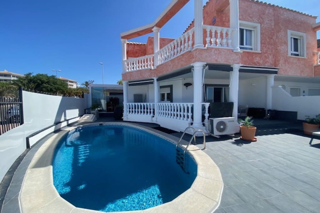 4 soveværelse Villa til salg i Los Cristianos med swimmingpool garage - € 890.000 (Ref: 8511229)