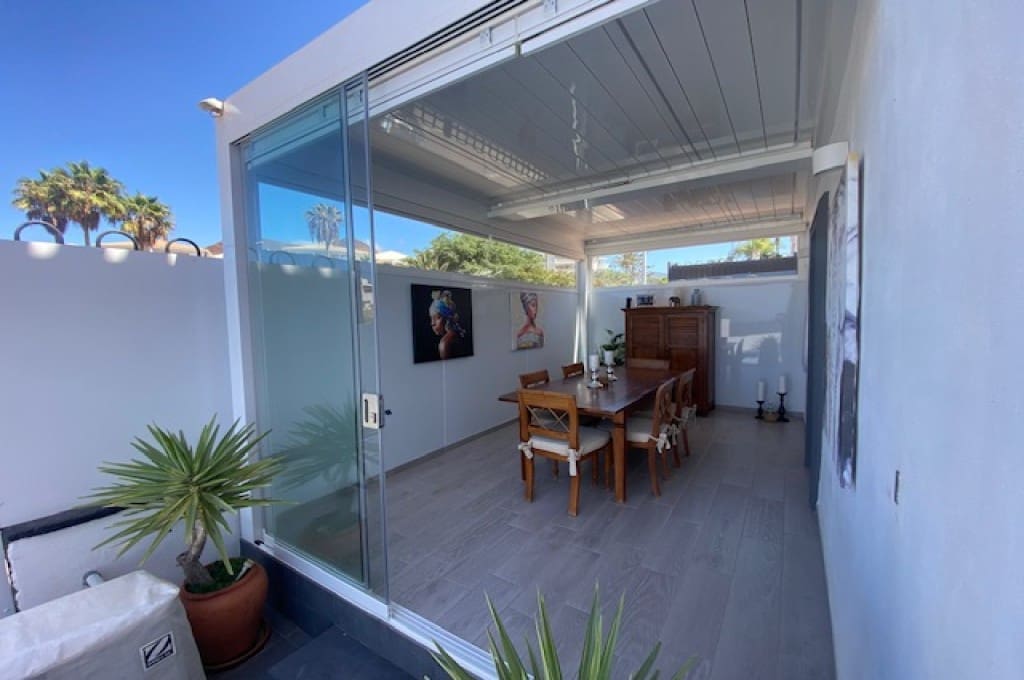 4 soveværelse Villa til salg i Los Cristianos med swimmingpool garage - € 890.000 (Ref: 8511229)