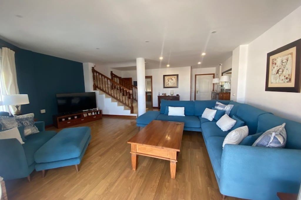 4 soveværelse Villa til salg i Los Cristianos med swimmingpool garage - € 890.000 (Ref: 8511229)