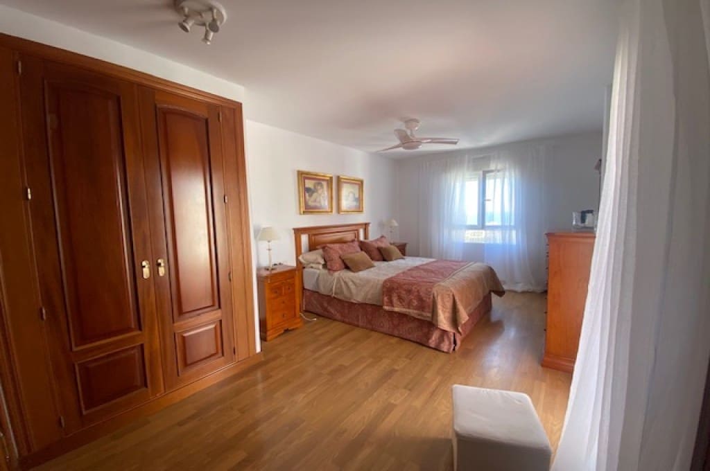 4 soveværelse Villa til salg i Los Cristianos med swimmingpool garage - € 890.000 (Ref: 8511229)