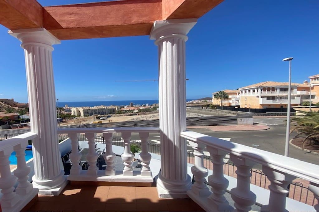 4 soveværelse Villa til salg i Los Cristianos med swimmingpool garage - € 890.000 (Ref: 8511229)