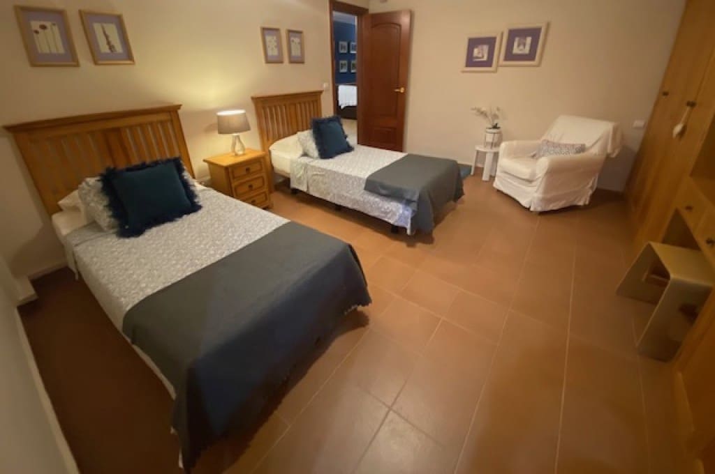 4 soveværelse Villa til salg i Los Cristianos med swimmingpool garage - € 890.000 (Ref: 8511229)