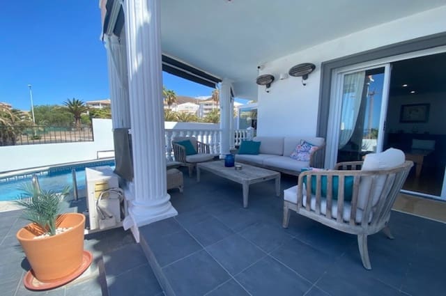 4 soveværelse Villa til salg i Los Cristianos, Arona med swimmingpool garage - € 890.000 (Ref: 8511229)