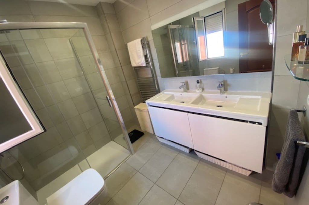 4 soveværelse Villa til salg i Los Cristianos med swimmingpool garage - € 890.000 (Ref: 8511229)