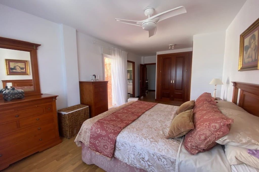 4 soveværelse Villa til salg i Los Cristianos med swimmingpool garage - € 890.000 (Ref: 8511229)