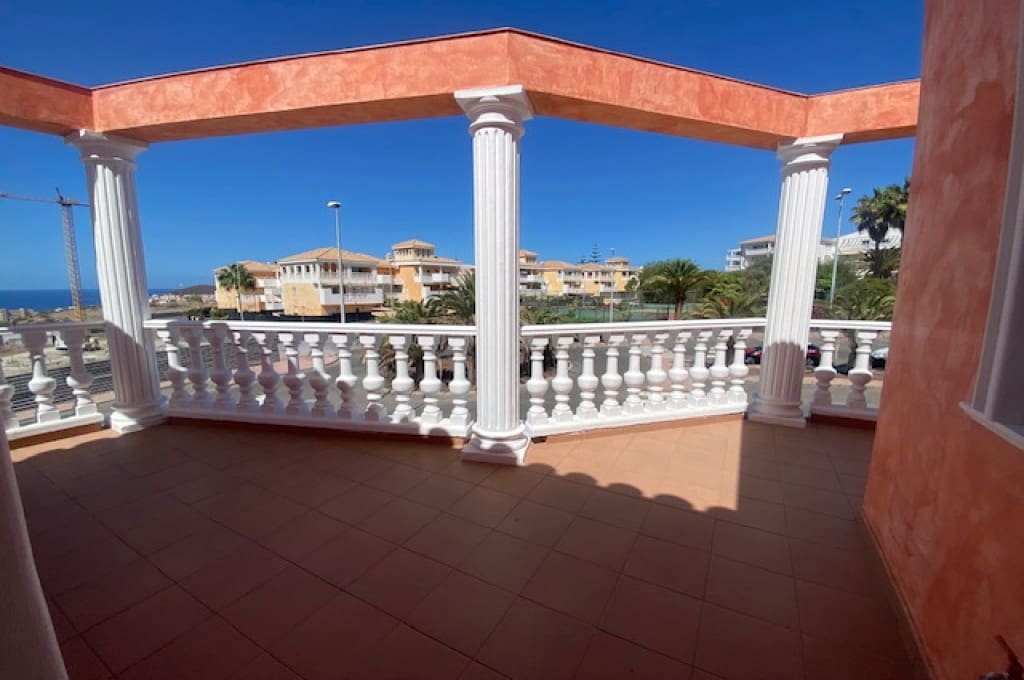 4 soveværelse Villa til salg i Los Cristianos med swimmingpool garage - € 890.000 (Ref: 8511229)