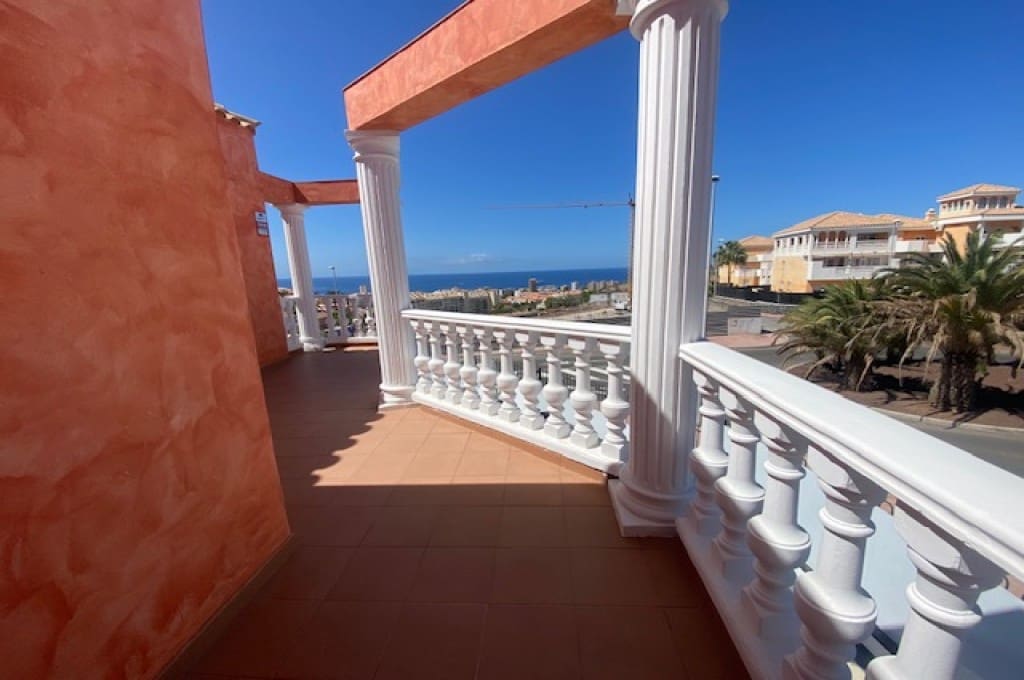 4 soveværelse Villa til salg i Los Cristianos med swimmingpool garage - € 890.000 (Ref: 8511229)