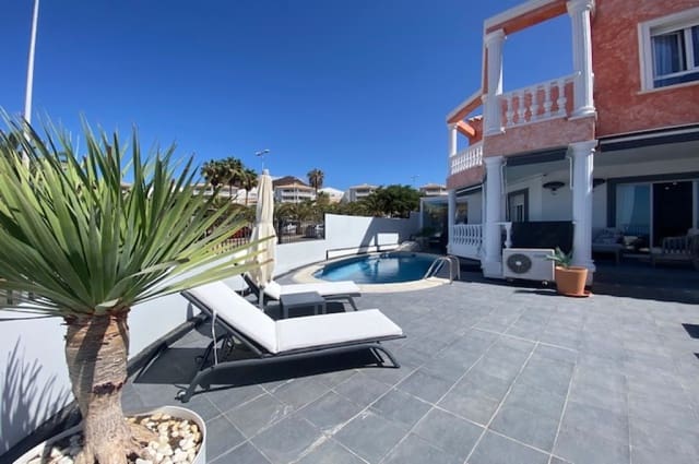 4 soveværelse Villa til salg i Los Cristianos, Arona med swimmingpool garage - € 890.000 (Ref: 8511229)