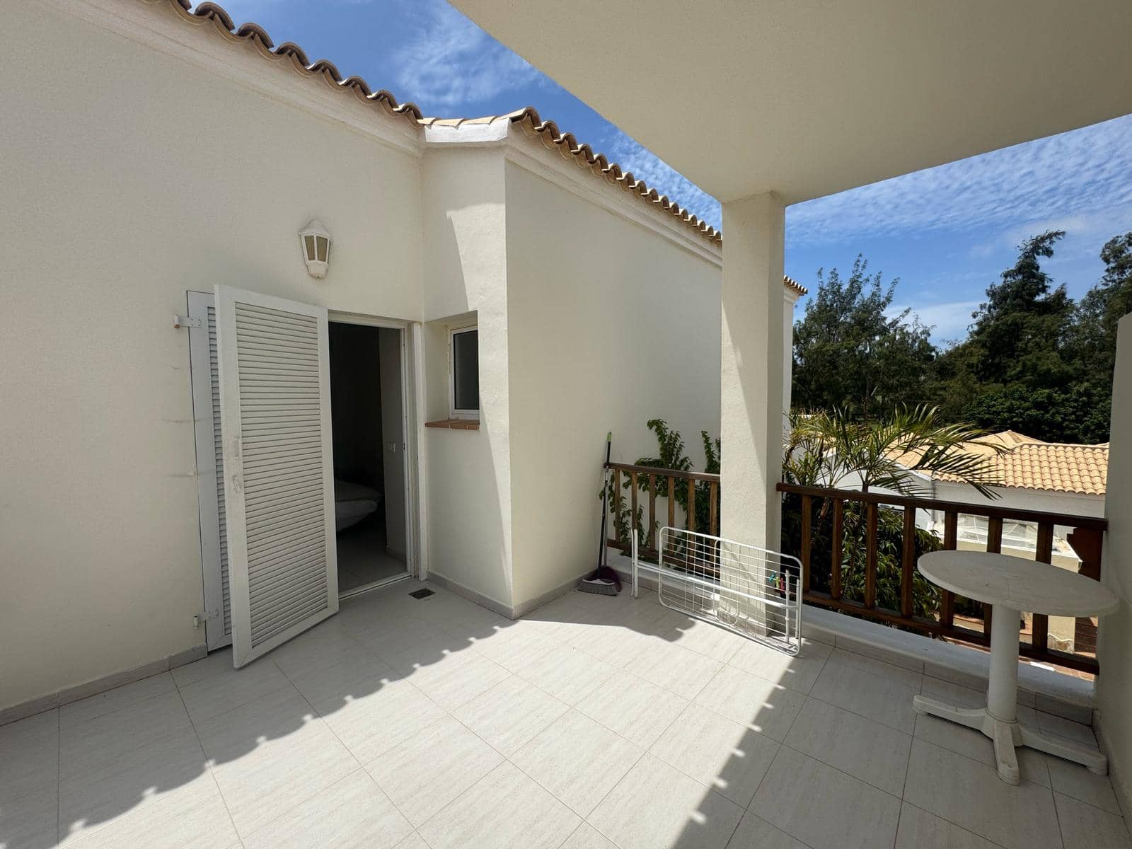2 bedroom Apartment for rent in Los Cristianos with pool garage - € 1,900 (Ref: 8952310)