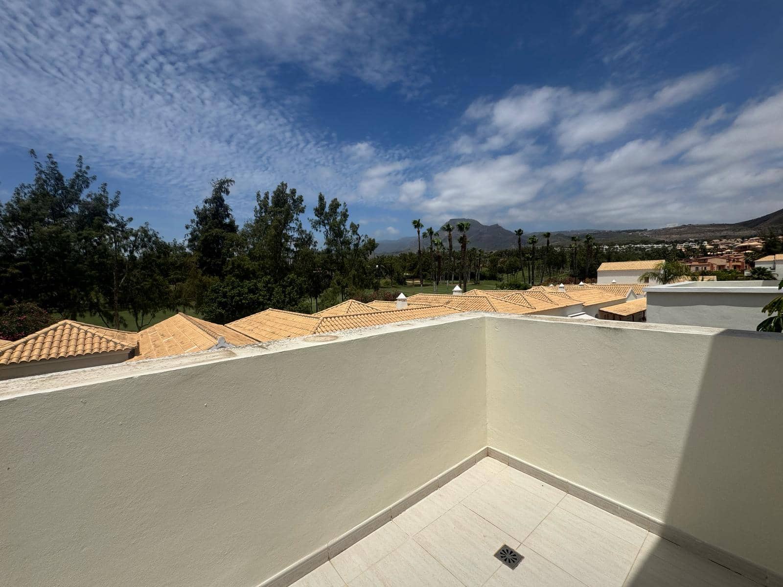 2 bedroom Apartment for rent in Los Cristianos with pool garage - € 1,900 (Ref: 8952310)