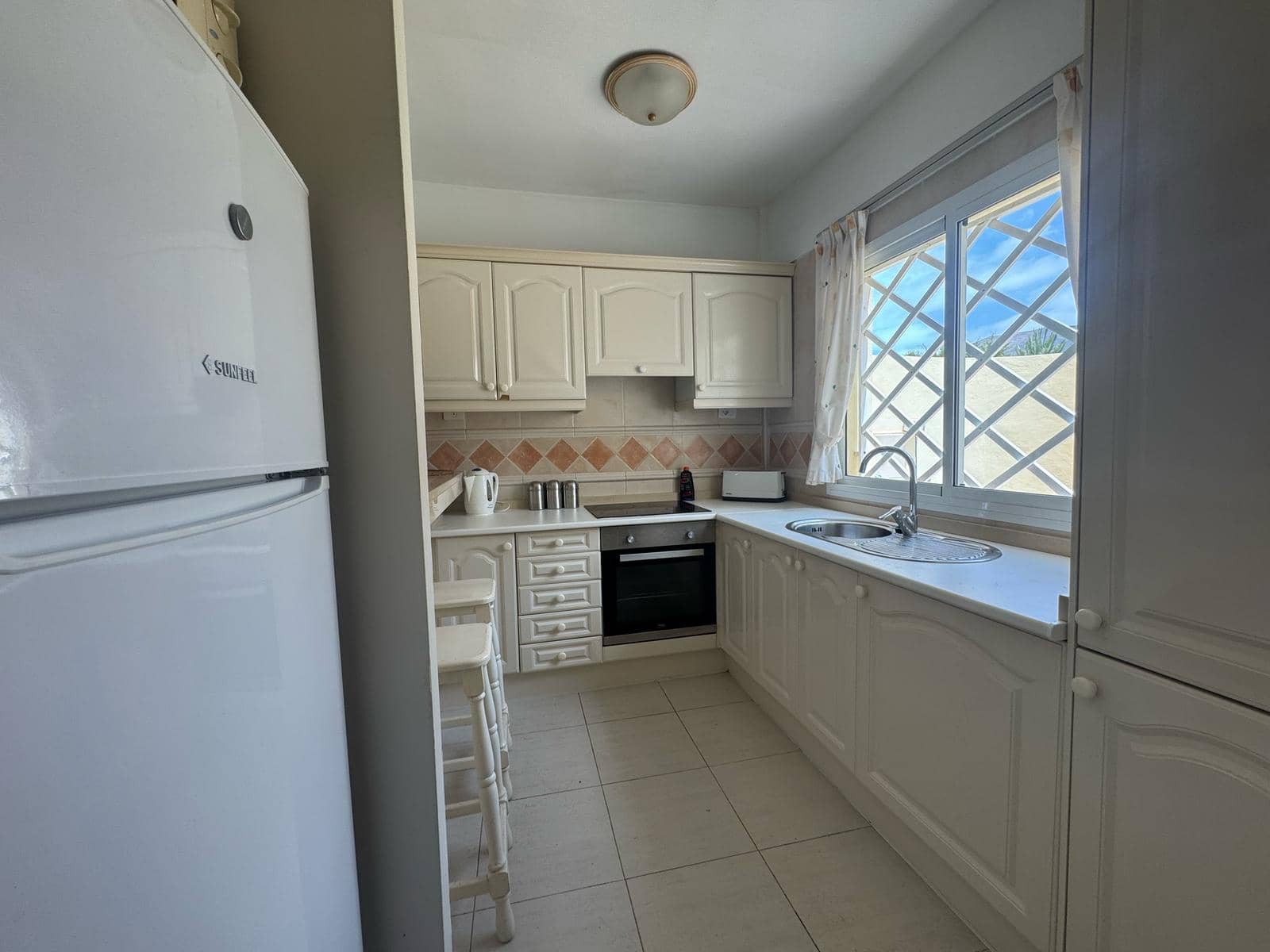 2 bedroom Apartment for rent in Los Cristianos with pool garage - € 1,900 (Ref: 8952310)