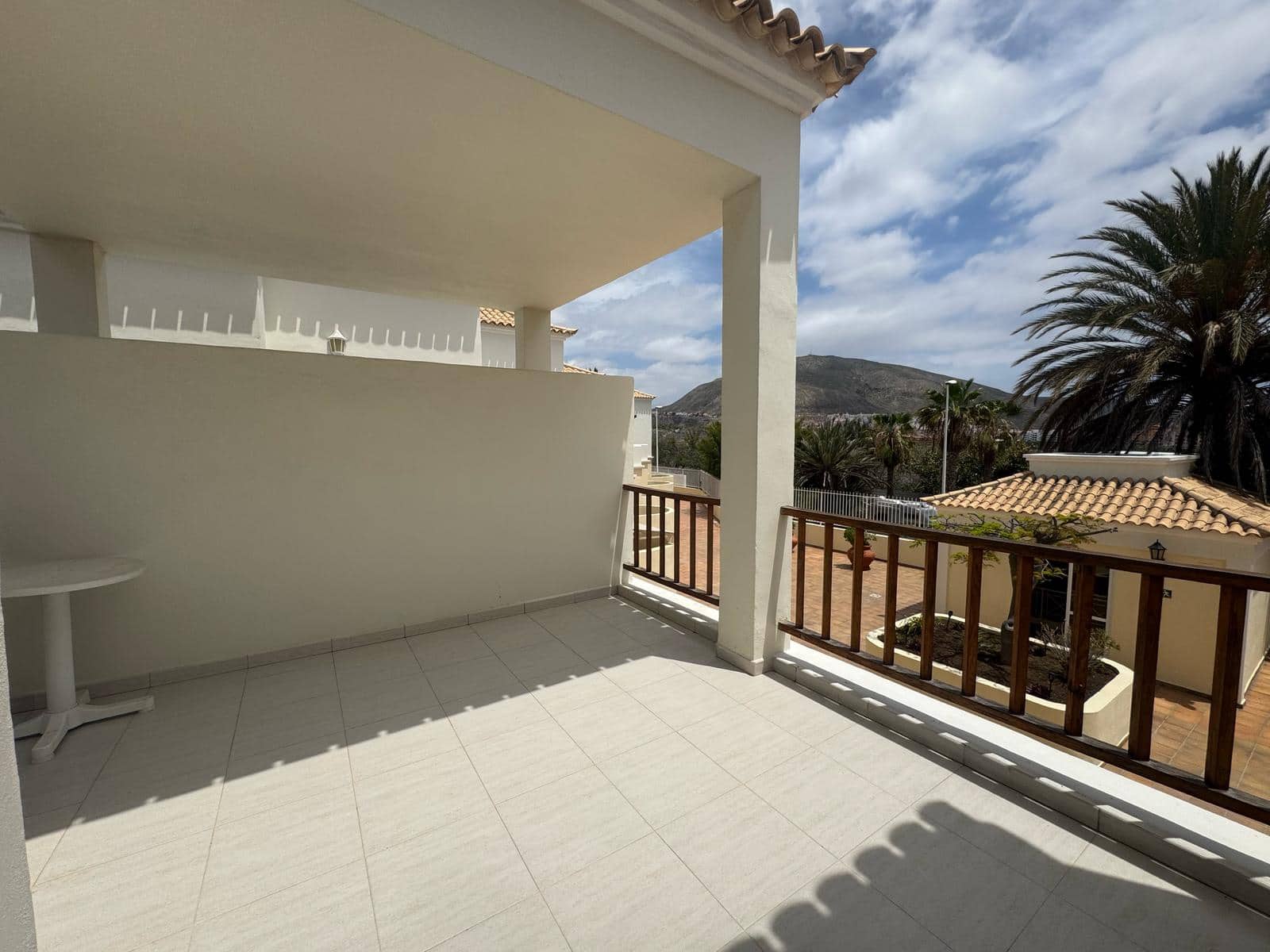 2 bedroom Apartment for rent in Los Cristianos with pool garage - € 1,900 (Ref: 8952310)