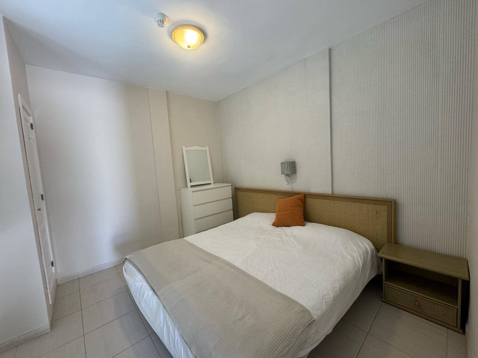 2 bedroom Apartment for rent in Los Cristianos with pool garage - € 1,900 (Ref: 8952310)