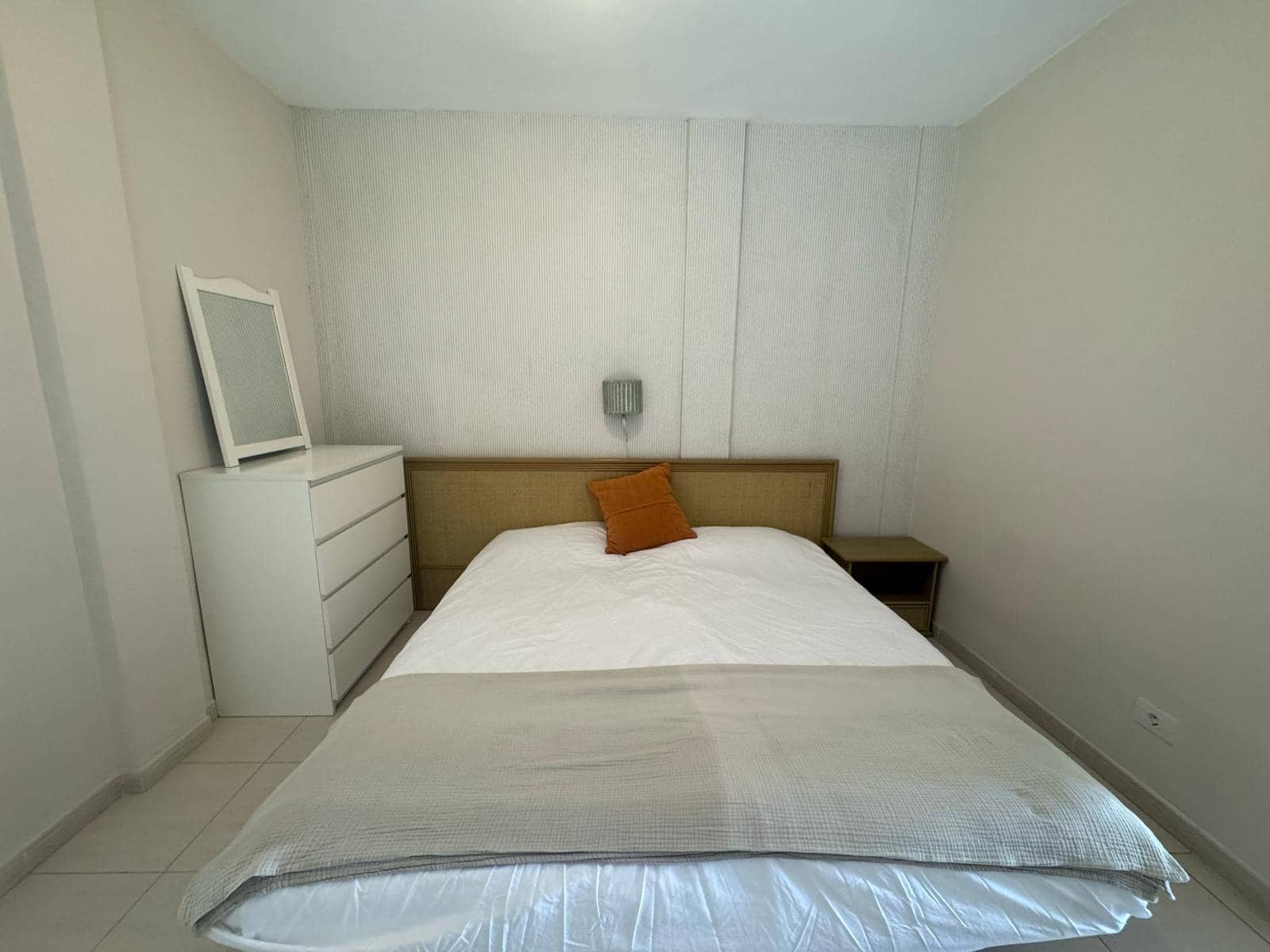 2 bedroom Apartment for rent in Los Cristianos with pool garage - € 1,900 (Ref: 8952310)