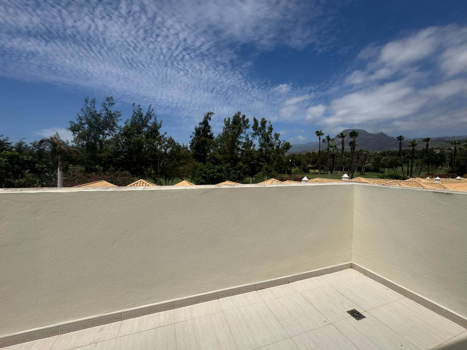 2 bedroom Apartment for rent in Los Cristianos with pool garage - € 1,900 (Ref: 8952310)