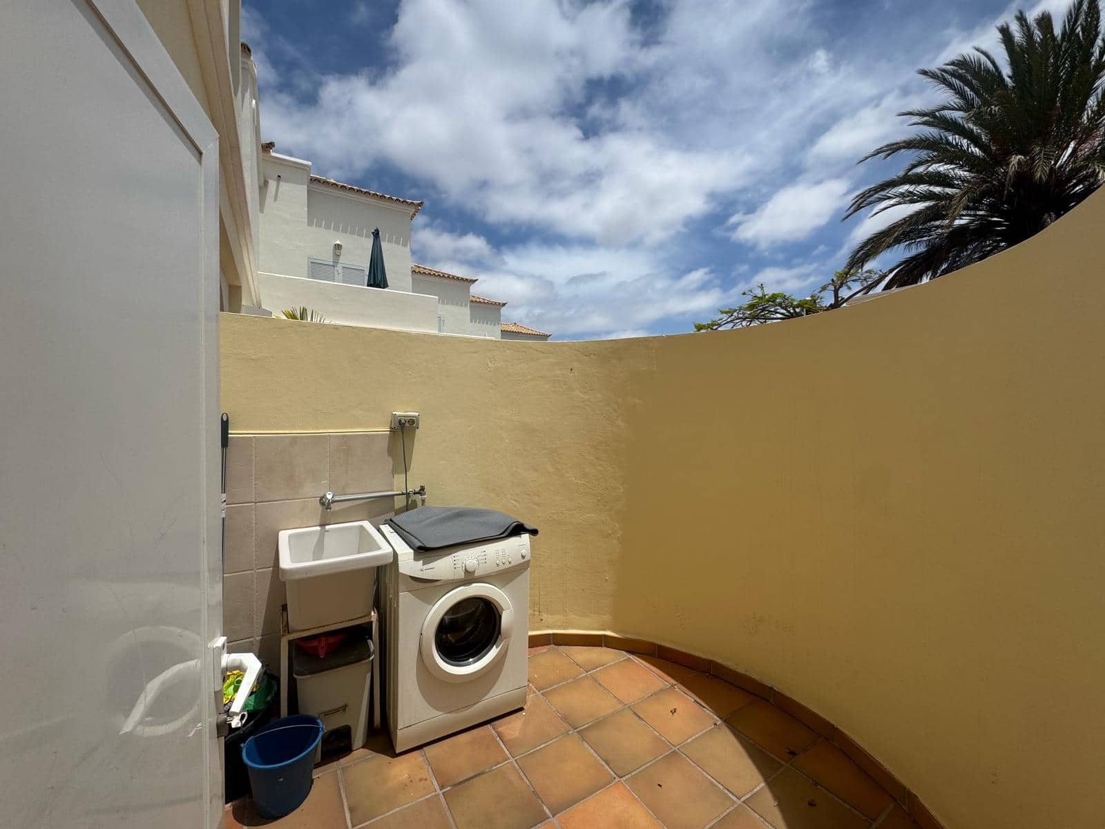 2 bedroom Apartment for rent in Los Cristianos with pool garage - € 1,900 (Ref: 8952310)