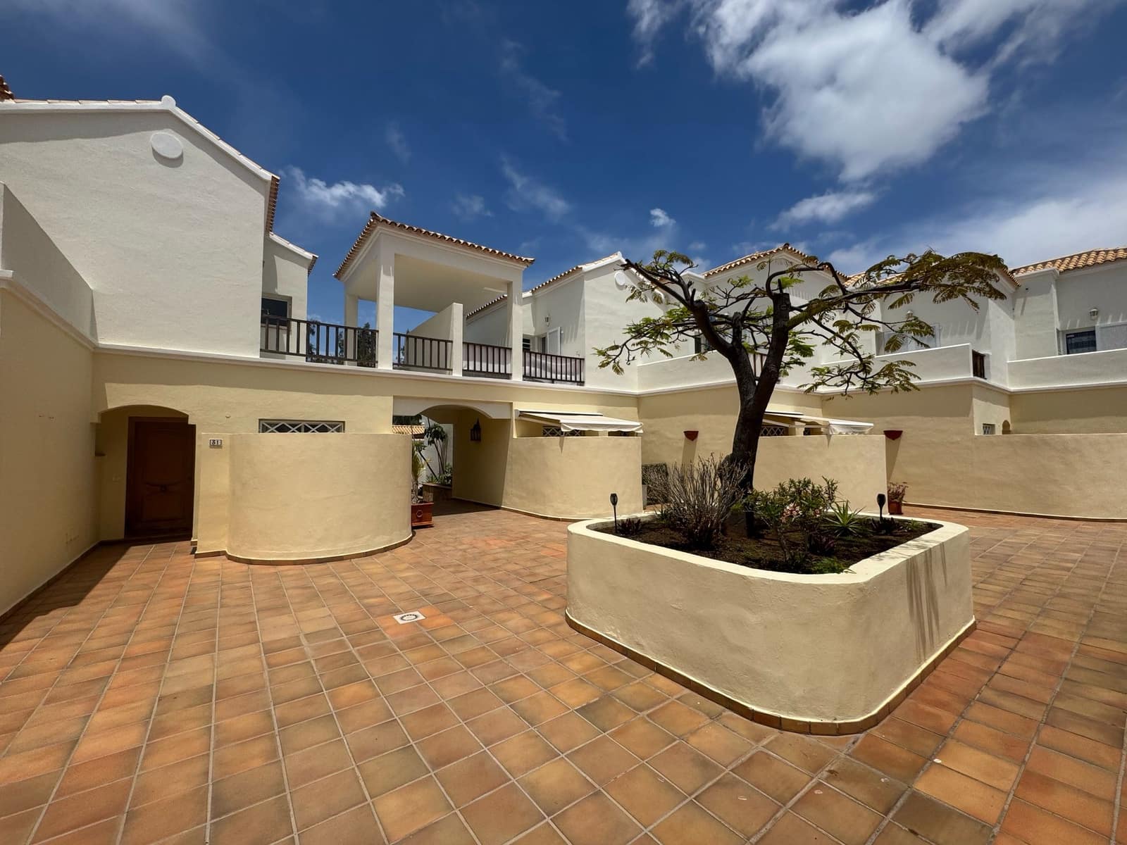 2 bedroom Apartment for rent in Los Cristianos with pool garage - € 1,900 (Ref: 8952310)