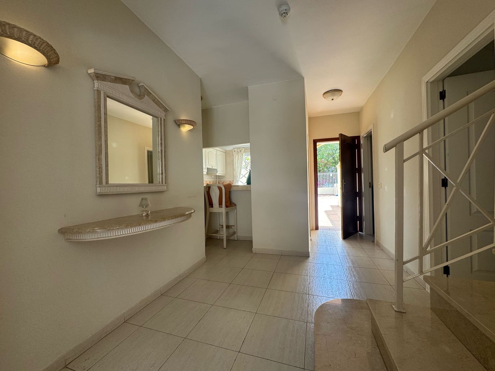 2 bedroom Apartment for rent in Los Cristianos with pool garage - € 1,900 (Ref: 8952310)