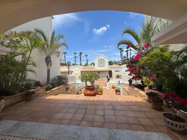 2 sovrum Lägenhet att hyra i Los Cristianos, Arona med pool garage - 1 900 € (Ref: 8952310)