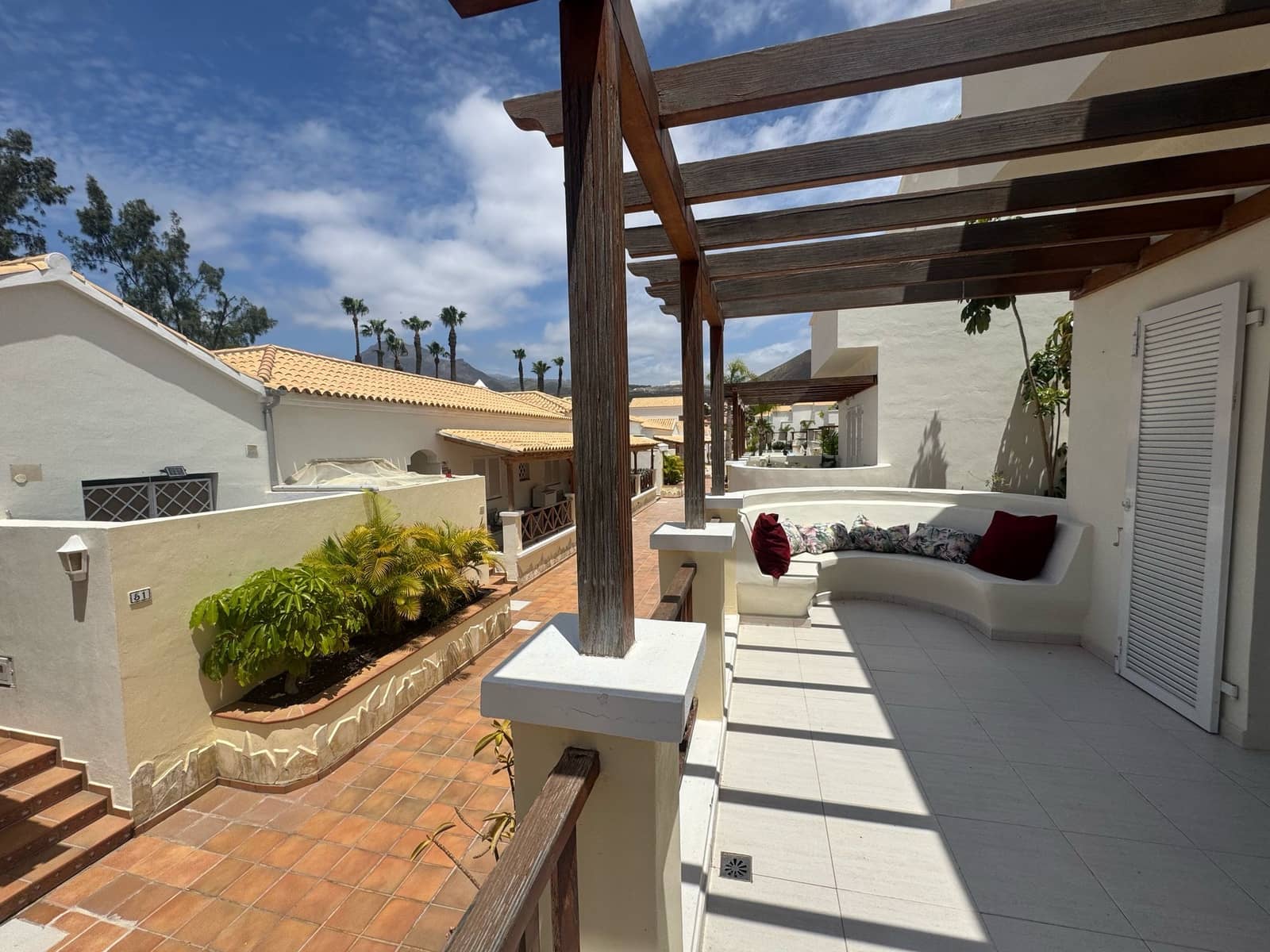2 bedroom Apartment for rent in Los Cristianos with pool garage - € 1,900 (Ref: 8952310)