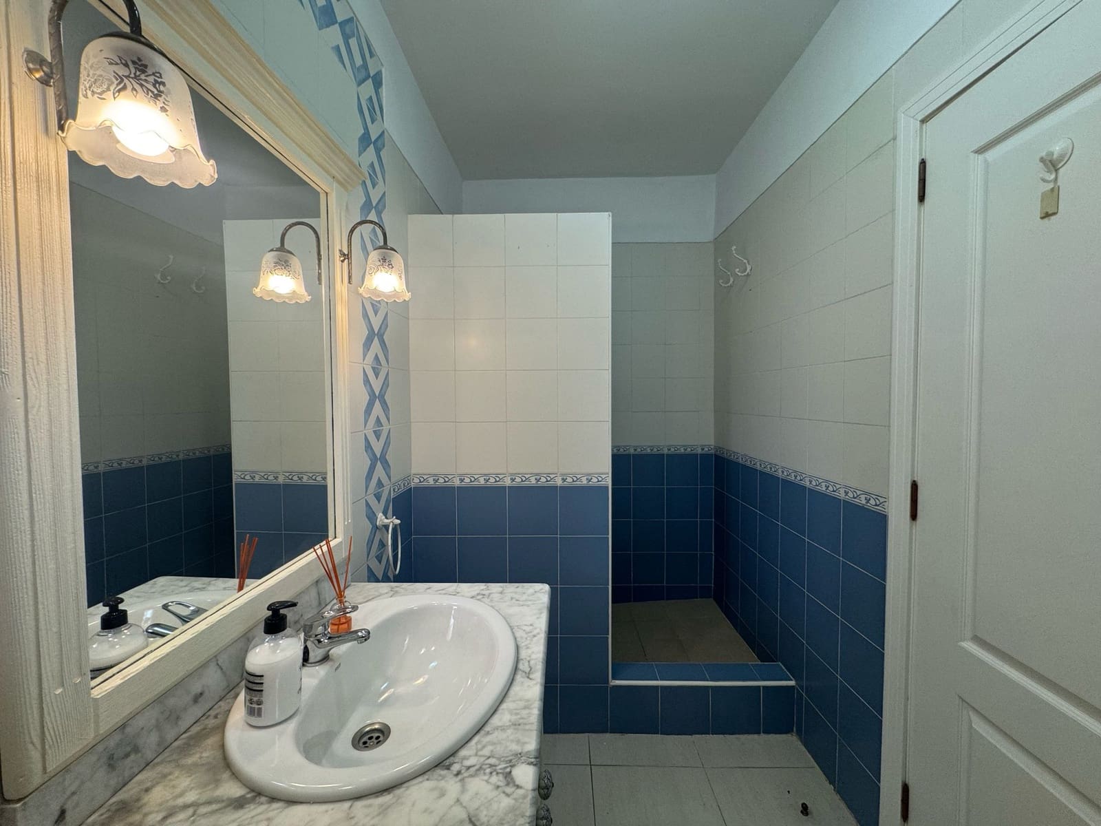2 bedroom Apartment for rent in Los Cristianos with pool garage - € 1,900 (Ref: 8952310)