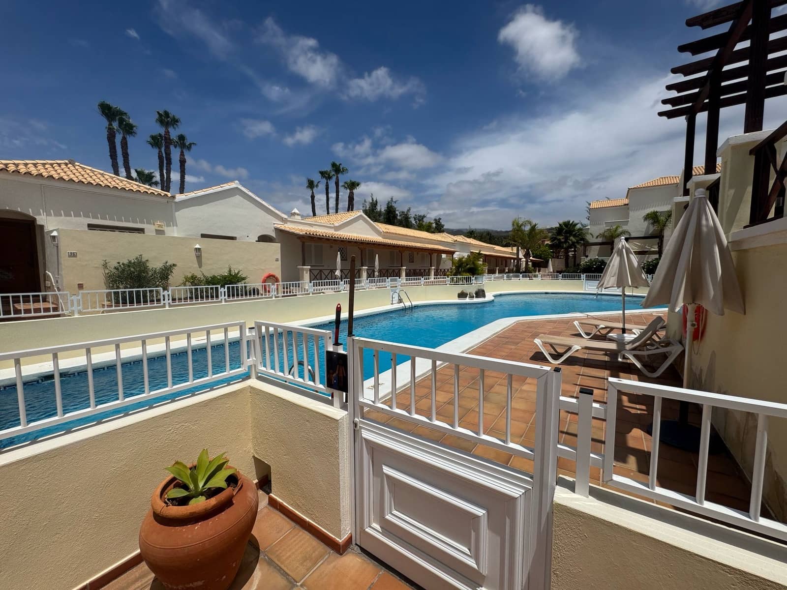 2 bedroom Apartment for rent in Los Cristianos with pool garage - € 1,900 (Ref: 8952310)