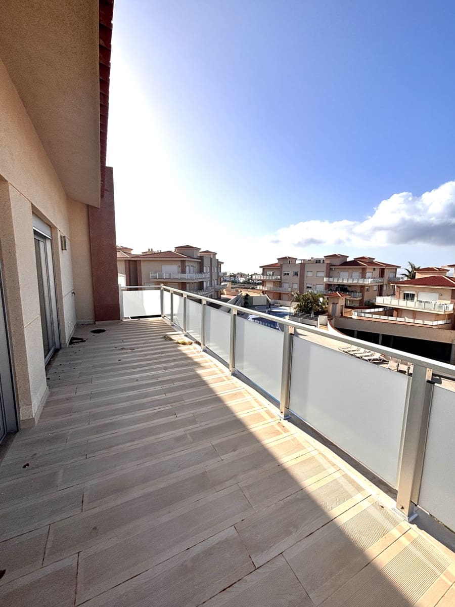 2 soverom Penthouse til salgs i Amarilla Golf med svømmebasseng garasje - € 389 000 (Ref: 8962628)