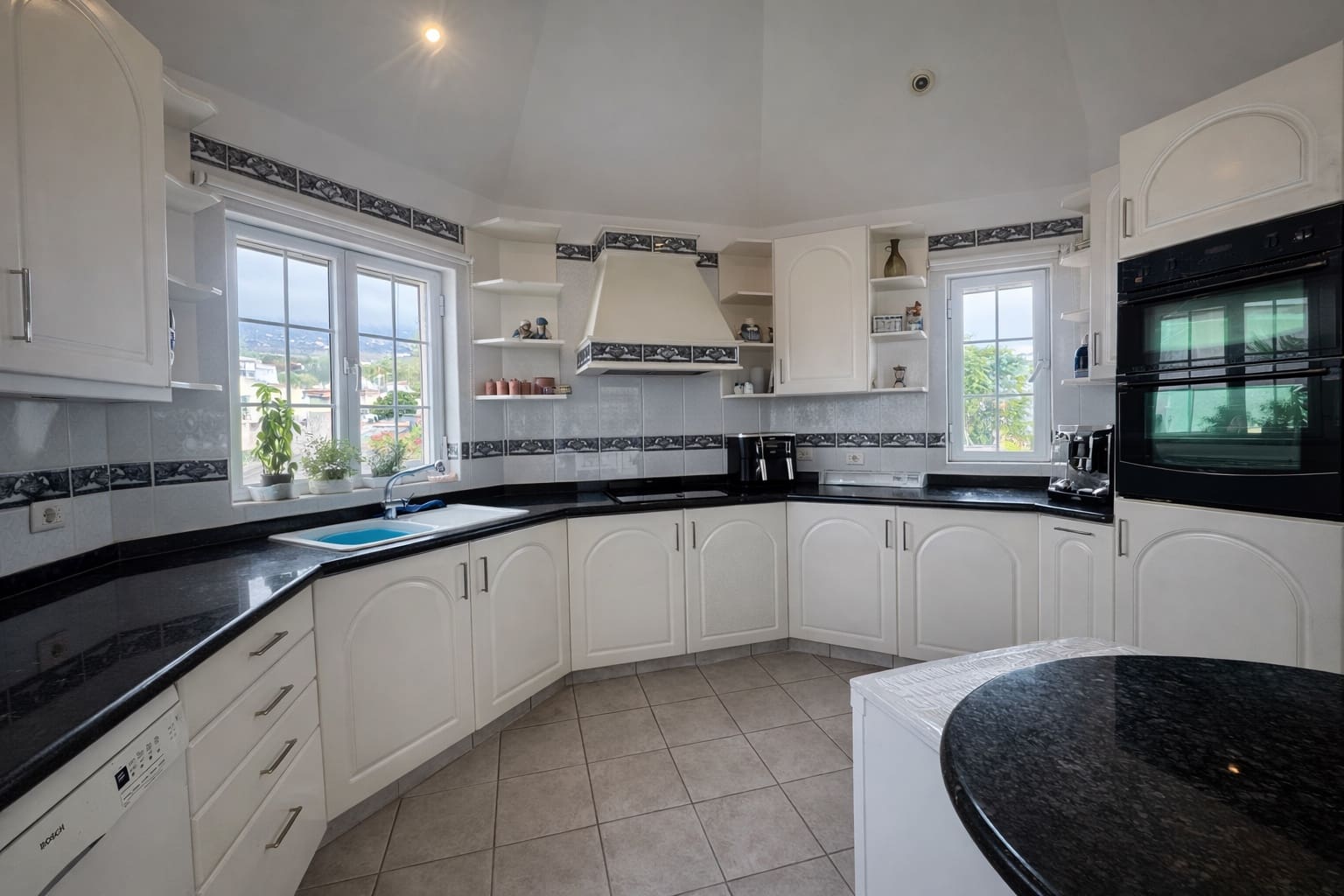 4 soveværelse Villa til salg i Callao Salvaje med swimmingpool garage - € 1.000.000 (Ref: 9325416)