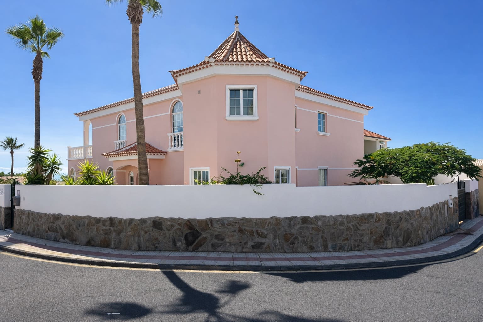 4 soveværelse Villa til salg i Callao Salvaje med swimmingpool garage - € 1.000.000 (Ref: 9325416)
