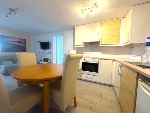 2 soverom Leilighet til salgs i Chayofa, Arona med svømmebasseng garasje - € 285 000 (Ref: 9400029)