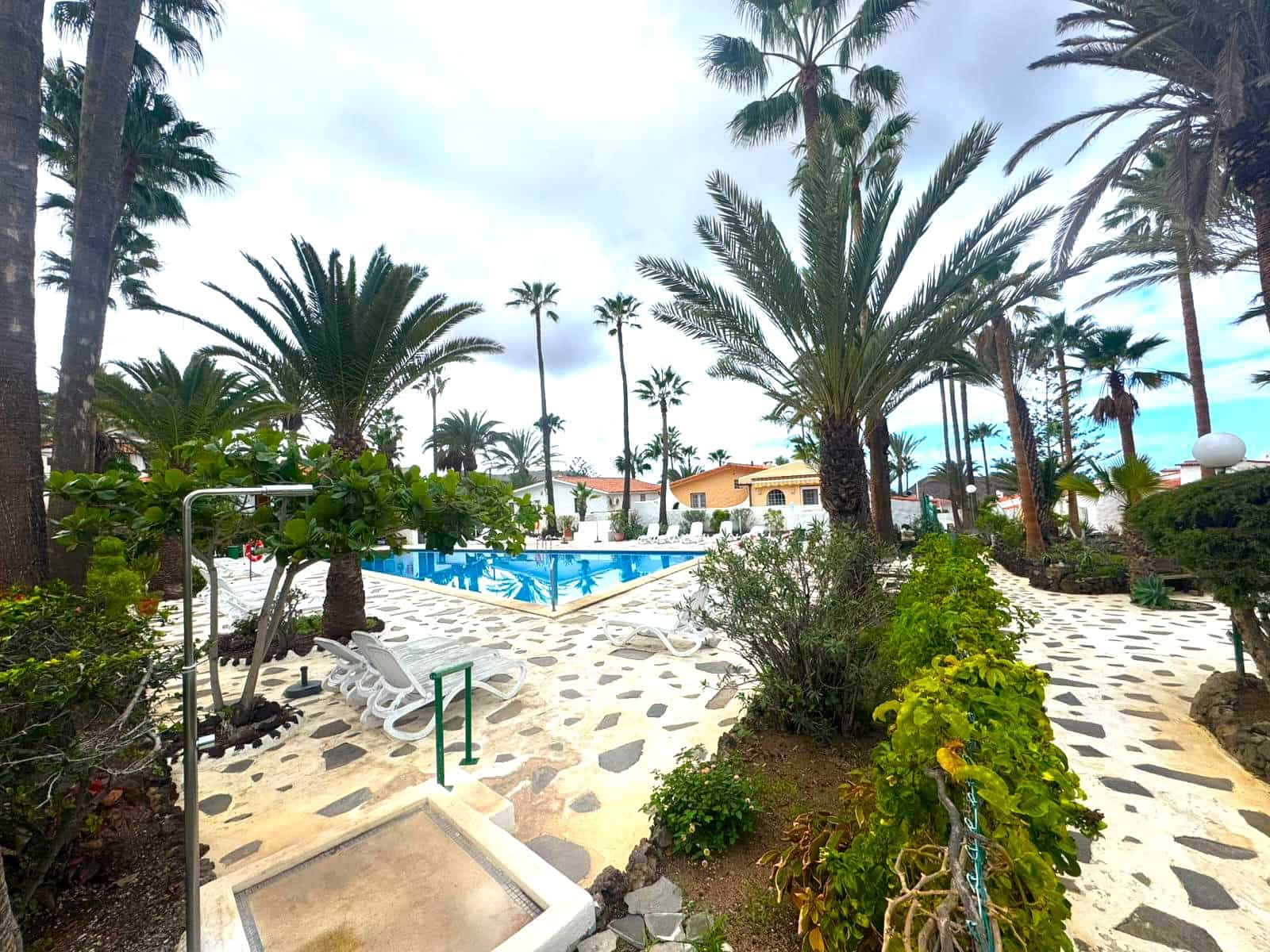 2 soverom Leilighet til salgs i Chayofa med svømmebasseng garasje - € 285 000 (Ref: 9400029)