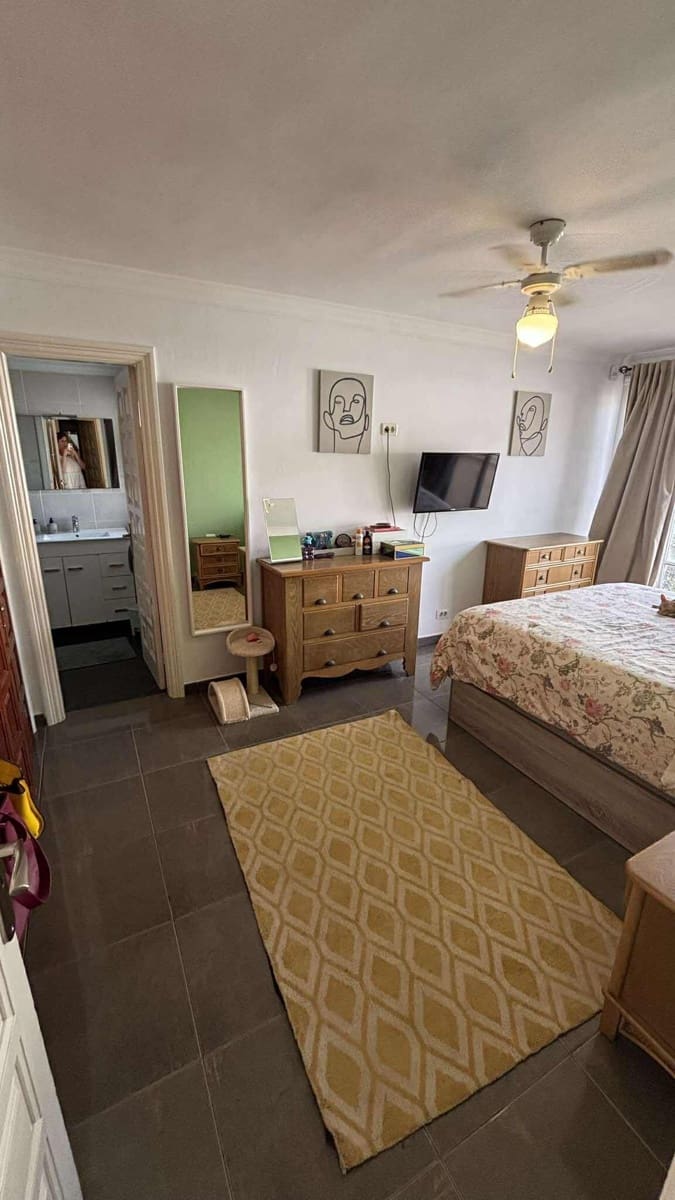 Apartamento de 2 habitaciones en Amarilla Golf en venta con piscina - 310.000 € (Ref: 9432536)