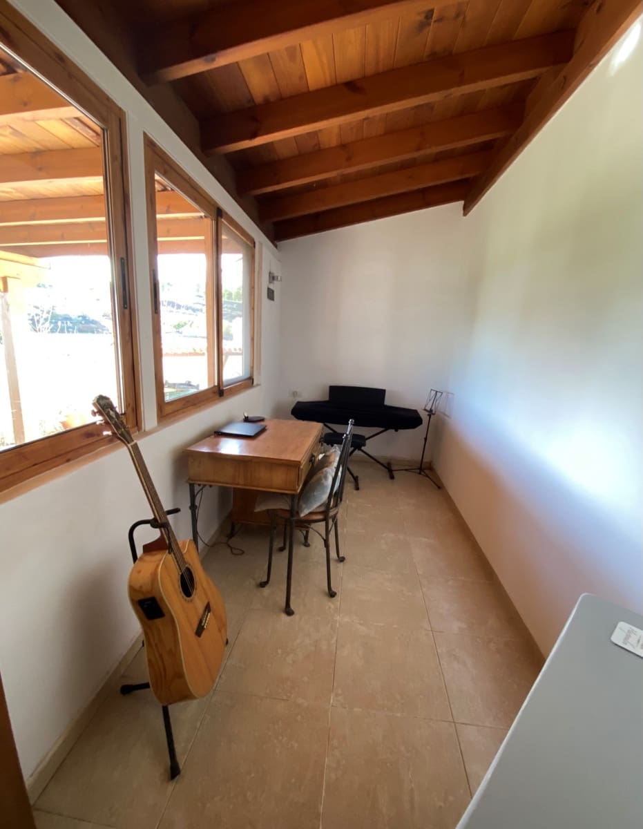 4 bedroom Finca/Country House for sale in Granadilla de Abona with pool - € 750,000 (Ref: 9496535)