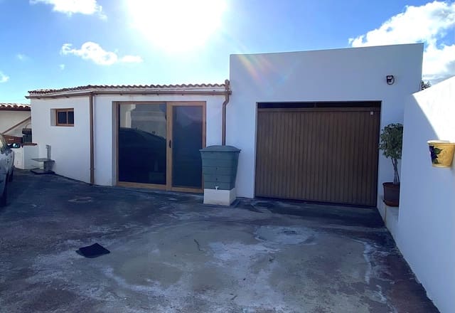 4 bedroom Finca/Country House for sale in Granadilla de Abona with pool - € 750,000 (Ref: 9496535)