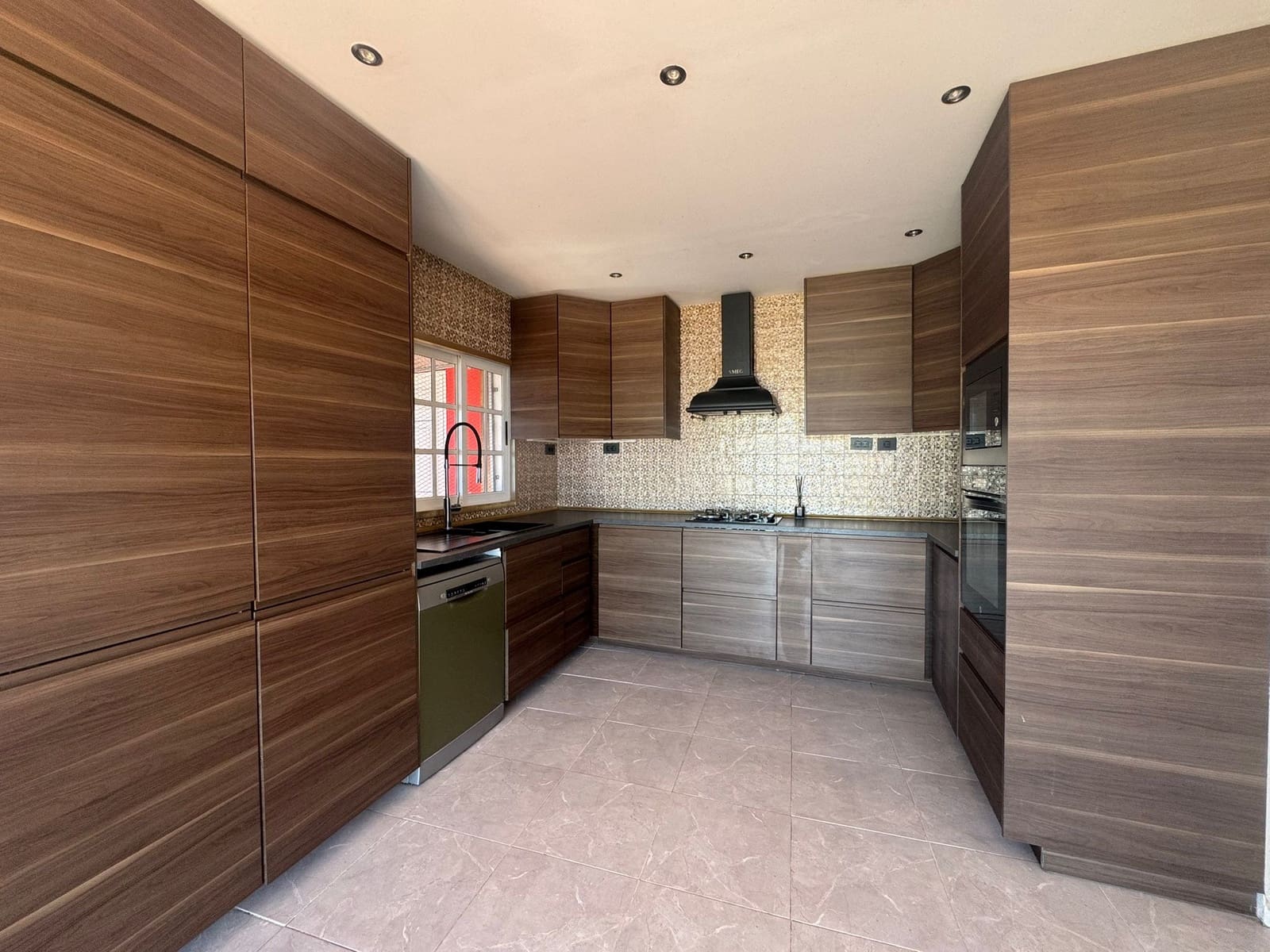 3 sypialnia Finka/Dom wiejski na sprzedaż w Guimar z basenem garażem - 399 000 € (Ref: 9517947)