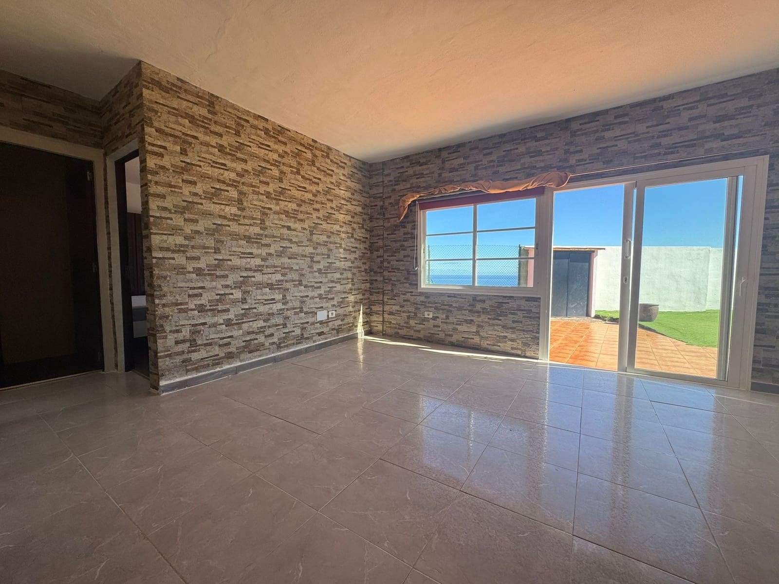 3 sypialnia Finka/Dom wiejski na sprzedaż w Guimar z basenem garażem - 399 000 € (Ref: 9517947)