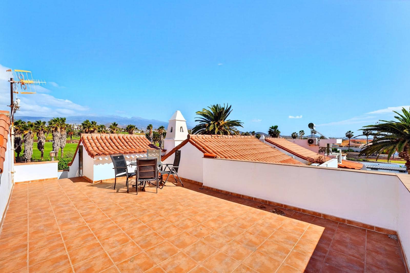 2 sypialnia Bungalow na sprzedaż w Golf del Sur z basenem garażem - 375 000 € (Ref: 9678150)